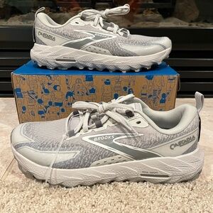 Brooks men’s Shoes. Size 7.5. NEW- No Box. 1104261D027 Color: Gray Cascadia 18